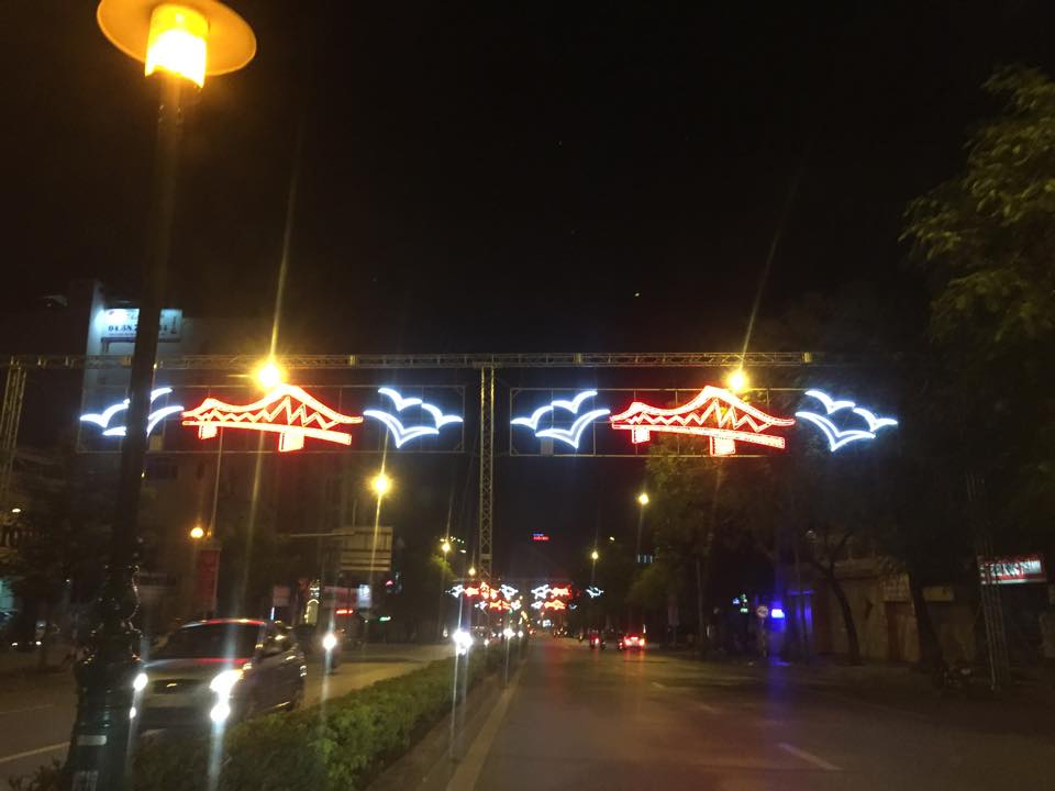trang trí hình cầu long biên