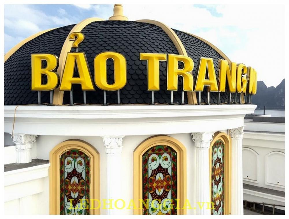BIỂN QUẢNG CÁO CHỮ MICA HÚT NỔI, VIỀN INOX VÀNG